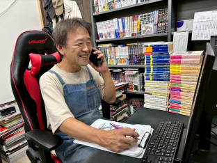 お問い合わせを受けるスタッフ